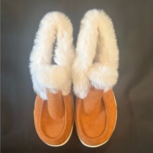 Brand new ✨💫 faux sheepskin slippers size 39 / 8.5-9❄️